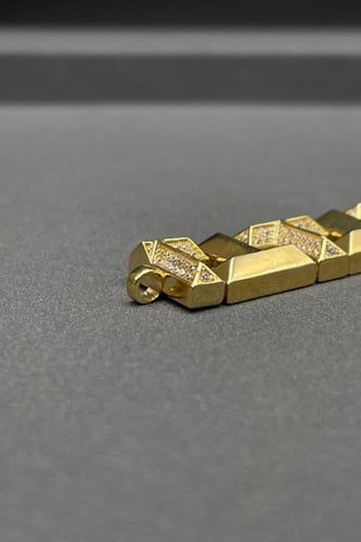 اسوارة T ذهب تصميم الماس عيار 18 وزن 36 جرام