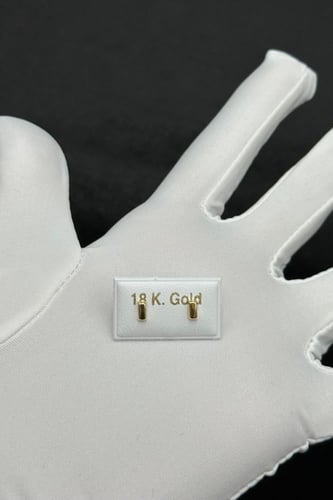 حلق ذهب طبي للاطفال بتصميم طولي عيار 18 بوزن 0.3 ج...