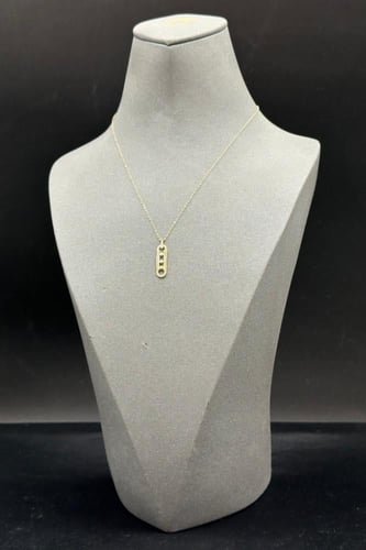 عقد ذهب عيار 18 مستطيل تصميم الماس وزن 0.8 الى 0.9...