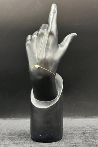 كف دمعة ذهب مع لؤلؤ عيار 18 وزن من 0.6 الى 0.7 جرا...