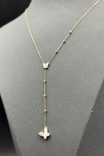 عقد فراشة نازل مع صدف ابيض عيار 18 وزن 2.1 الى 2.2...