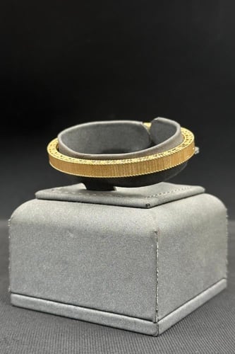 اسوارة وردة ذهب تصميم الماس عيار 18 وزن 16.2 جرام