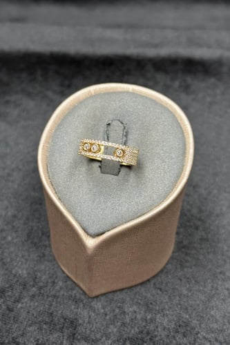 دبلة مستطيل ذهب تصميم الماس عيار 18 وزن من 5.3 الى...