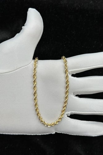 عقد ذهب عيار 18 مجدول وزن من 6.4 الى 6.5 جرام