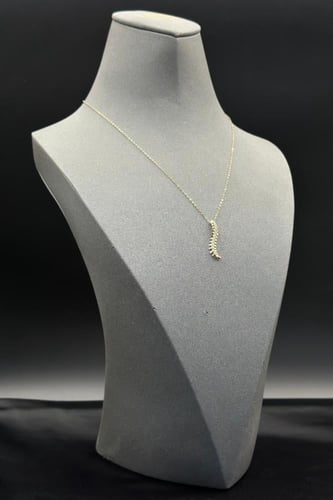 سلسال ذهب عيار 18 ورقة الشجر تصميم الماس وزن 0.9 ج...