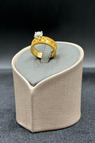 دبلة ذهب مع فص سوليتير عيار 21 وزن من 3.9 الى 4.4...