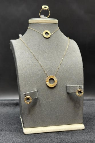 طقم دائري ذهب تصميم الماس عيار 18 وزن من 6.3 الى 6...