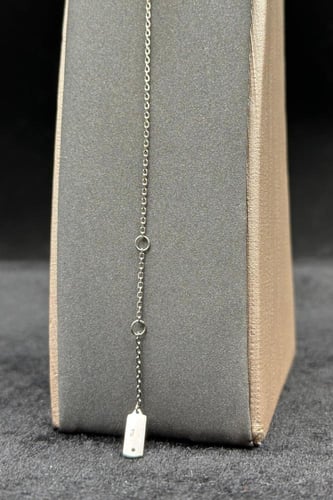 اسوارة مستطيل ذهب تصميم الماس عيار 18 وزن من 4.9 ا...