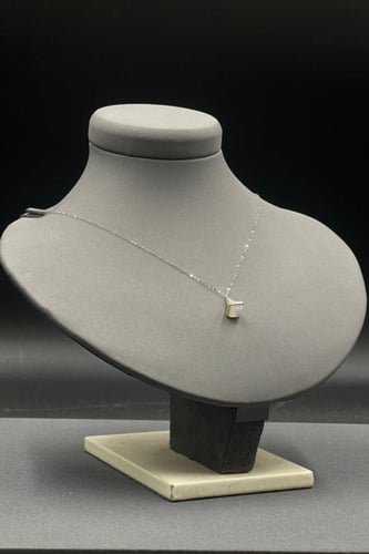 سلسال ذهب عيار 18 مثلث بتصميم الماس وزن من 1.7 الى...