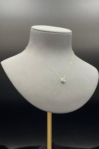 عقد اخضر ذهب تصميم الماس