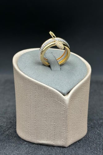 دبلة مشبك ذهب تصميم الماس عيار 18 وزن من 6.1 الى 6...