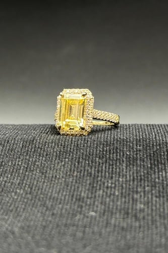 خاتم ذهب مع فص فانسي عيار 18 وزن 4 جرام