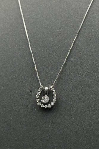 عقد الماس وزن الذهب : 2.40 جرام وزن الألماس : 0.19...