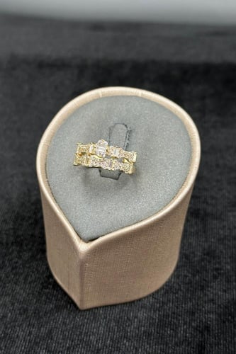 دبلة توينز ذهب مع باقيت تصميم الماس عيار 18 وزن 3....