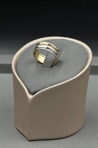 دبلة ذهب صافي عيار 18 وزن من 2.3 الى 2.5 جرام