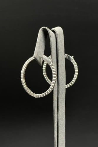 حلق تنس ذهب تصميم الماس عيار 18 وزن من 6.7 الى 6.8...