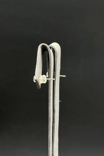 حلق الماس وزن الذهب : 0.30 جرام وزن الألماس : 0.30...