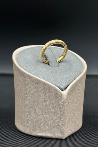 دبلة وردة ذهب تصميم الماس عيار 18 وزن من 2.4 الى 2...