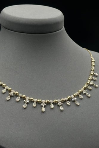 شوكر ذهب دمعات تصميم الماس بوزن 8 جرام