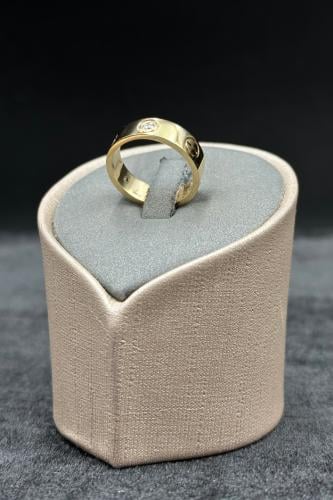 دبلة ذهب تصميم الماس عيار 18 وزن من 3.7 الى 4.4 جر...