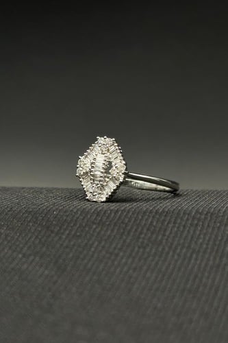 خاتم الماس وزن الذهب : 2.24 جرام وزن الألماس : 0.2...