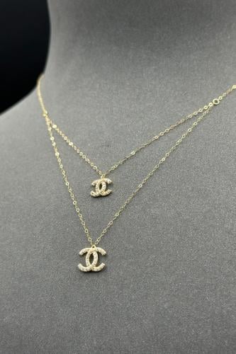 عقد شكل C دورين ذهب تصميم الماس عيار 18 وزن من 0.7...