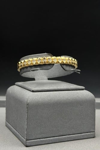 اسوارة مع خاتم ذهب تصميم الماس عيار 18 وزن 25.9 جر...