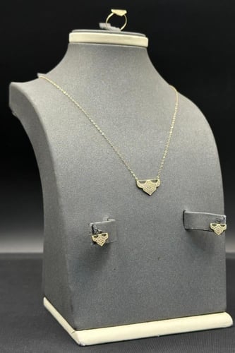 طقم أطفال ذهب تصميم الماس عيار 18 وزن من 1.9 الى 2...