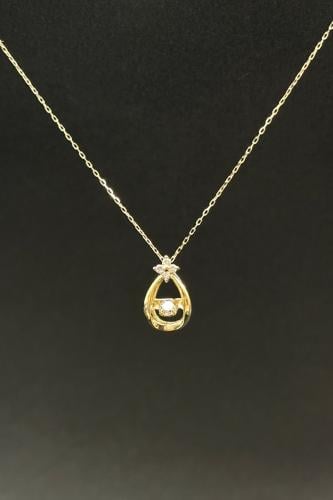 عقد الماس وزن الذهب : 1.08 جرام وزن الألماس : 0.10...