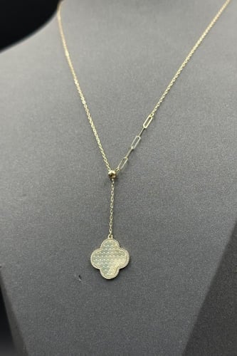 عقد ذهب عيار 18 بتصميم وردة وزن من 2.2 إلى 2.3 جرا...