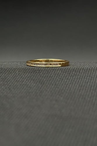 خاتم الماس وزن الذهب : 1.93 جرام وزن الألماس : 0.1...