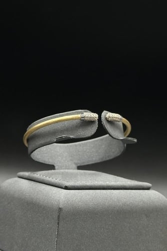 اسوارة ذهب مطفي تصميم الماس عيار 18 وزن من 5.6 الى...