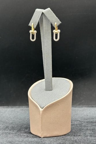 حلق ذهب تصميم الماس عيار 18 وزن 5.8 جرام