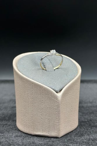 خاتم ذهب ناعم عيار 18 تصميم الماس مع فص سوليتير وز...