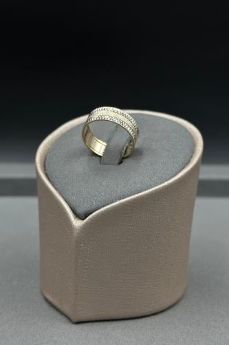 دبلة ذهب صافي عيار 18 وزن من 2.3 الى 2.5 جرام