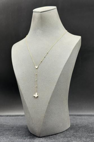 عقد فراشة نازل مع صدف ابيض عيار 18 وزن 2.1 الى 2.2...