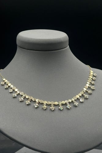 تشوكر الخليه مع معينات ذهب تصميم الماس