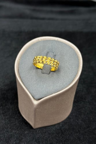 دبلة مرامي ذهب صافي عيار 21 وزن من 4.4 الى 5.1 جرا...