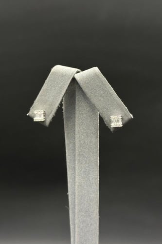 حلق الماس وزن الذهب : 1.14 جرام وزن الألماس : 0.20...