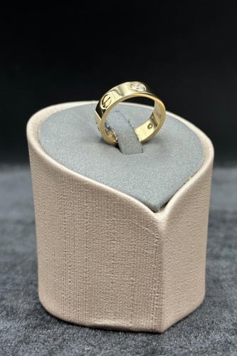 دبلة ذهب تصميم الماس عيار 18 وزن من 3.7 الى 4.4 جر...