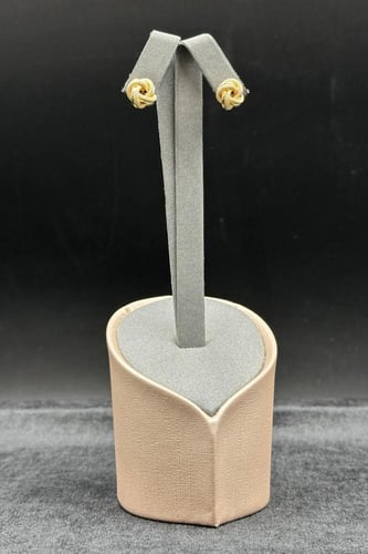 حلق مكرونة ( حجم متوسط) ذهب صافي عيار 18 وزن من 1....