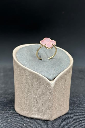 خاتم ذهب ورده عيار 18 بتصميم صدف وردي وزن 2.1 جرام