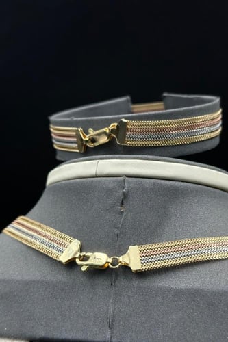 طقم فلات ذهب صافي ايطالي عيار 18 وزن 25.8 جرام