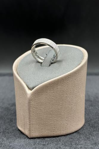 دبلة ذهب ابيض صافي عيار 18 وزن من 2.5 الى 2.7 جرام