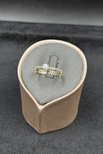 دبلة ذهب تصميم الماس عيار 18 وزن من 2 الى 2.1 جرام