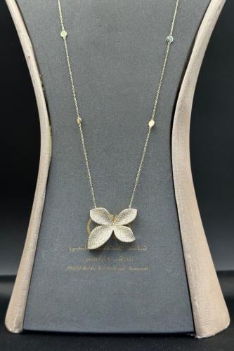 شال وردة ذهب عيار 18 بتصميم الماس وزن 7.7 جرام