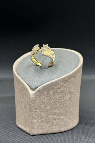 خاتم ذهب فخم عيار 18 زهرة تصميم الماسي عصري وزن 3....