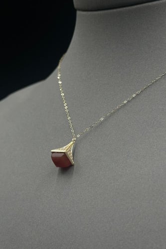 سلسال ذهب عيار 18 مثلث بتصميم الماس وزن من 1.7 الى...