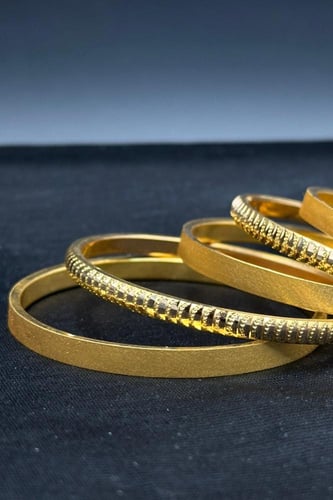 بناجر العبير ذهب صافي عيار 21 بتصميم فاخر واوزان م...