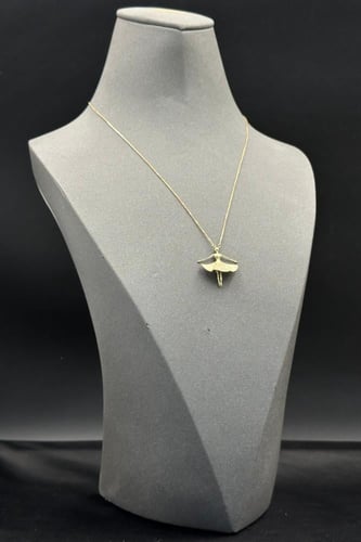 عقد الباليه ذهب صافي عيار 18 وزن من 3 الى 3.1 جرام